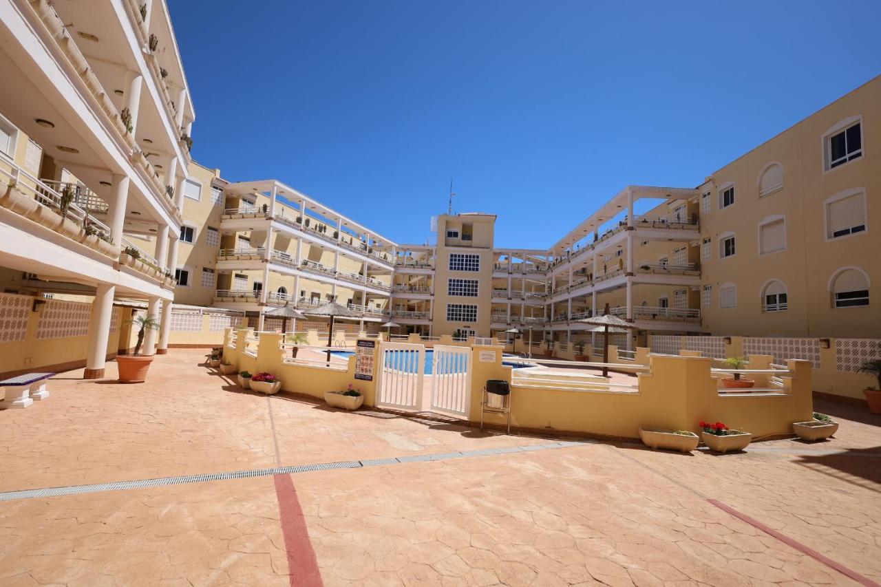 2 Bedroom Apartment At Beach Dehesa De Campoamor Exteriér fotografie
